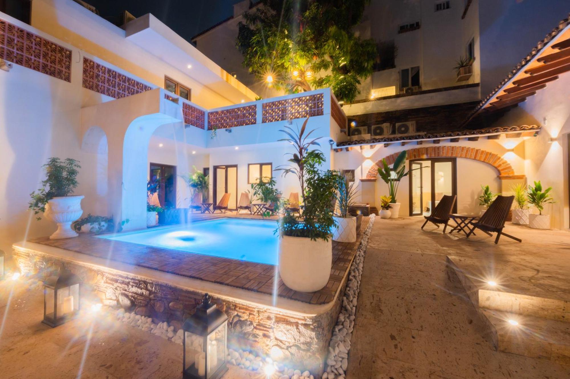 Casa Victoria Malecon - Adults Only Hotel Puerto Vallarta Ngoại thất bức ảnh
