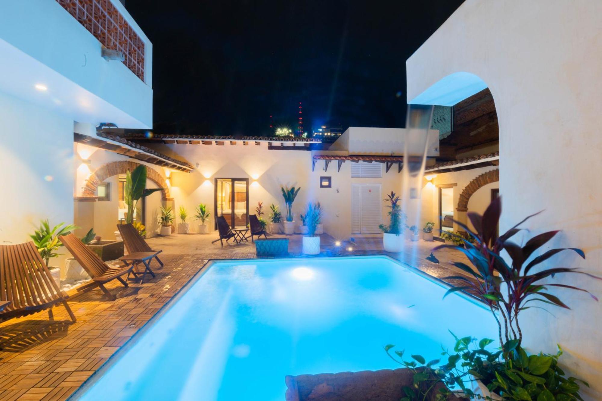 Casa Victoria Malecon - Adults Only Hotel Puerto Vallarta Ngoại thất bức ảnh