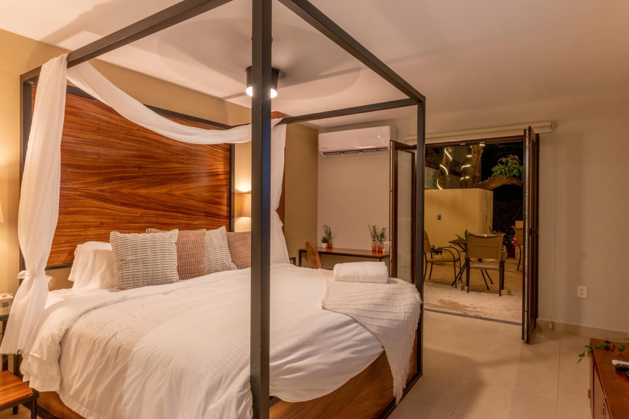 Casa Victoria Malecon - Adults Only Hotel Puerto Vallarta Ngoại thất bức ảnh