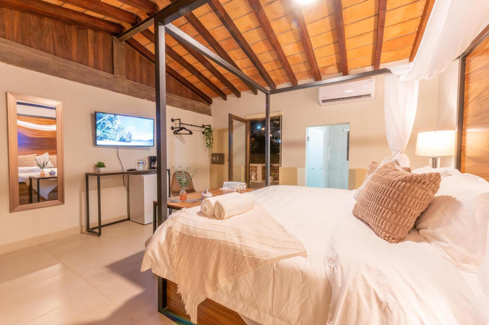 Casa Victoria Malecon - Adults Only Hotel Puerto Vallarta Ngoại thất bức ảnh