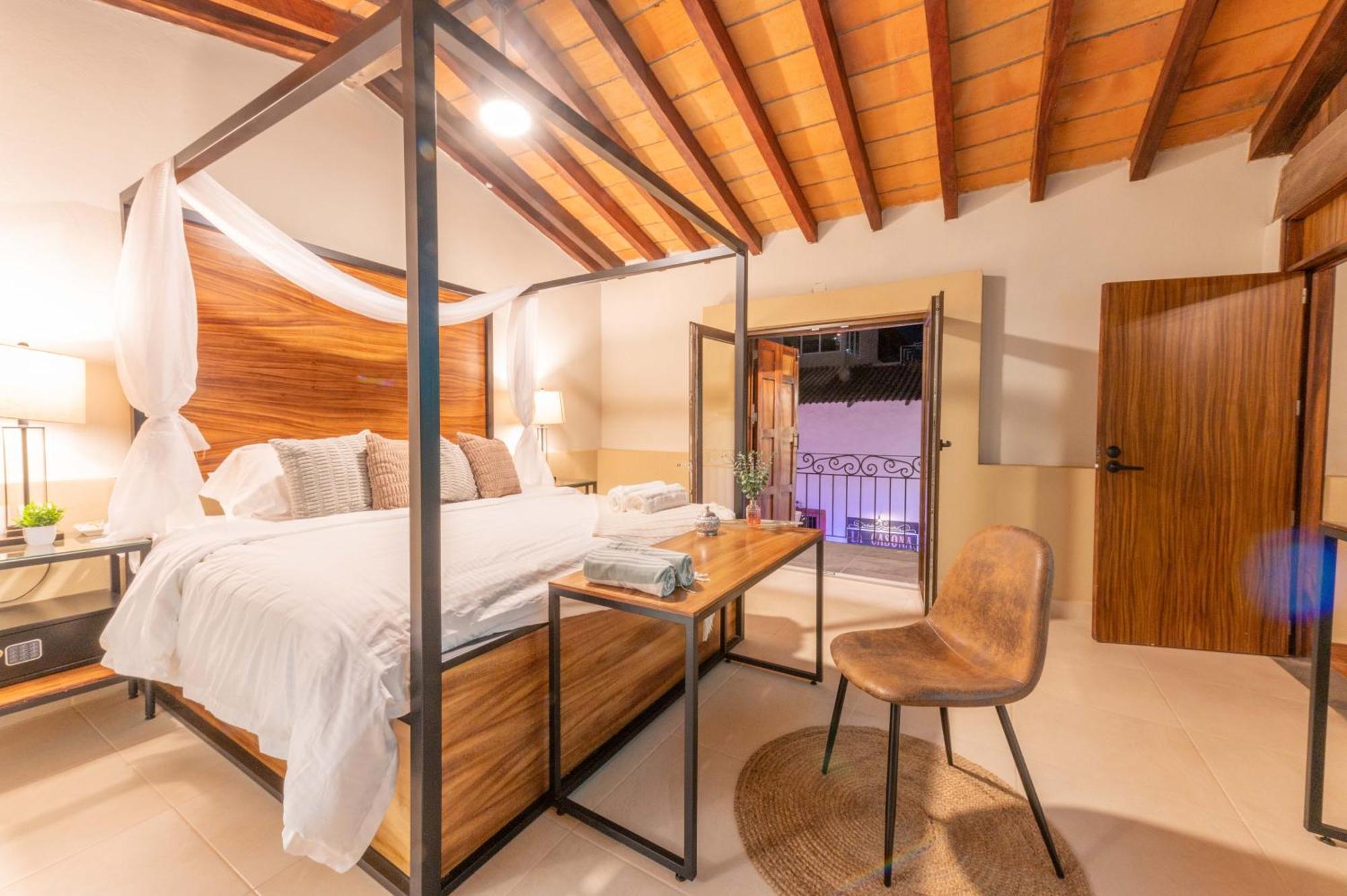 Casa Victoria Malecon - Adults Only Hotel Puerto Vallarta Ngoại thất bức ảnh