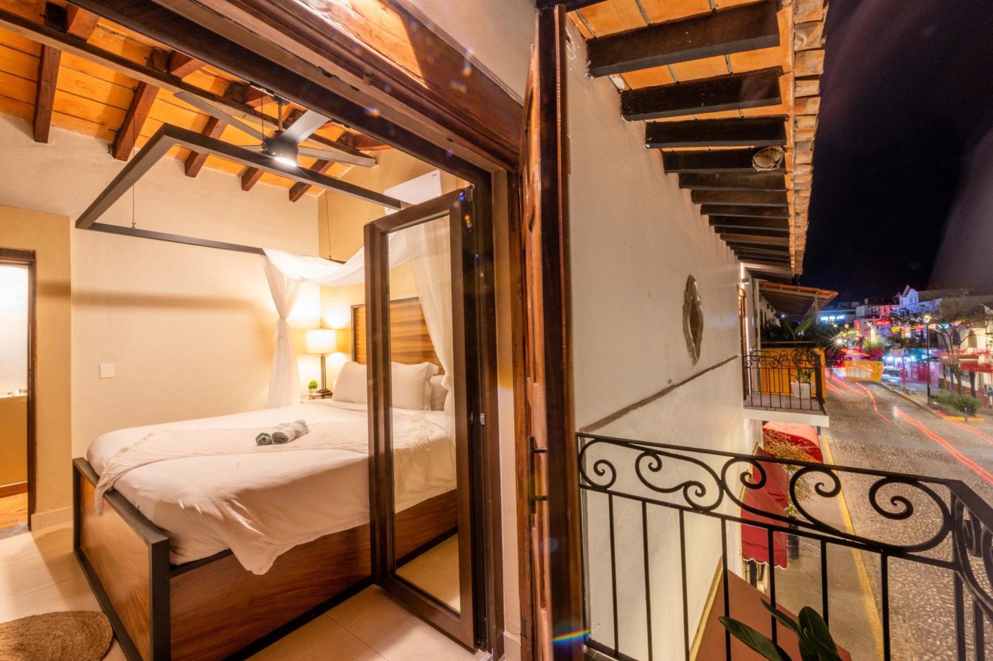 Casa Victoria Malecon - Adults Only Hotel Puerto Vallarta Ngoại thất bức ảnh