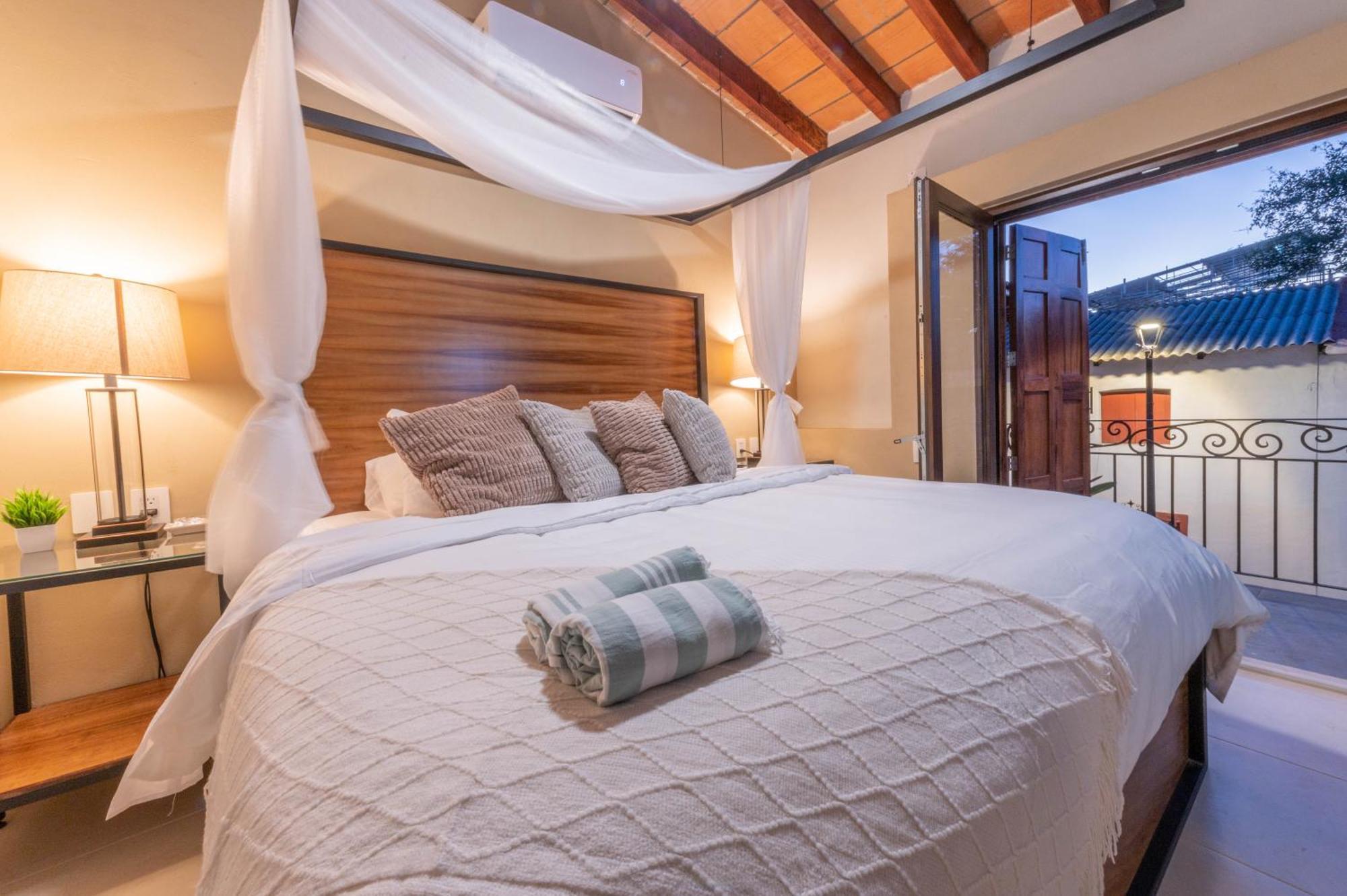 Casa Victoria Malecon - Adults Only Hotel Puerto Vallarta Ngoại thất bức ảnh