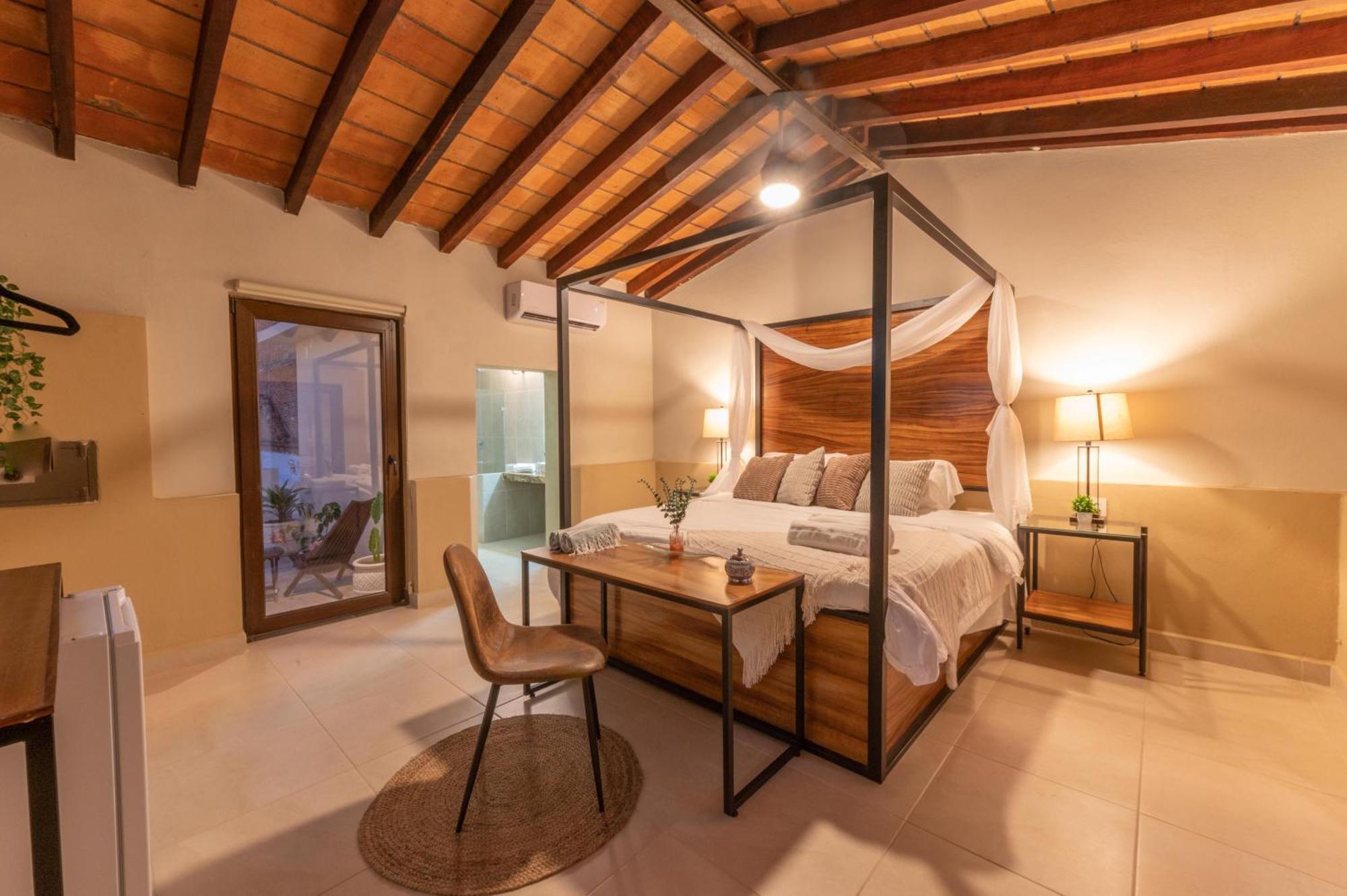 Casa Victoria Malecon - Adults Only Hotel Puerto Vallarta Ngoại thất bức ảnh