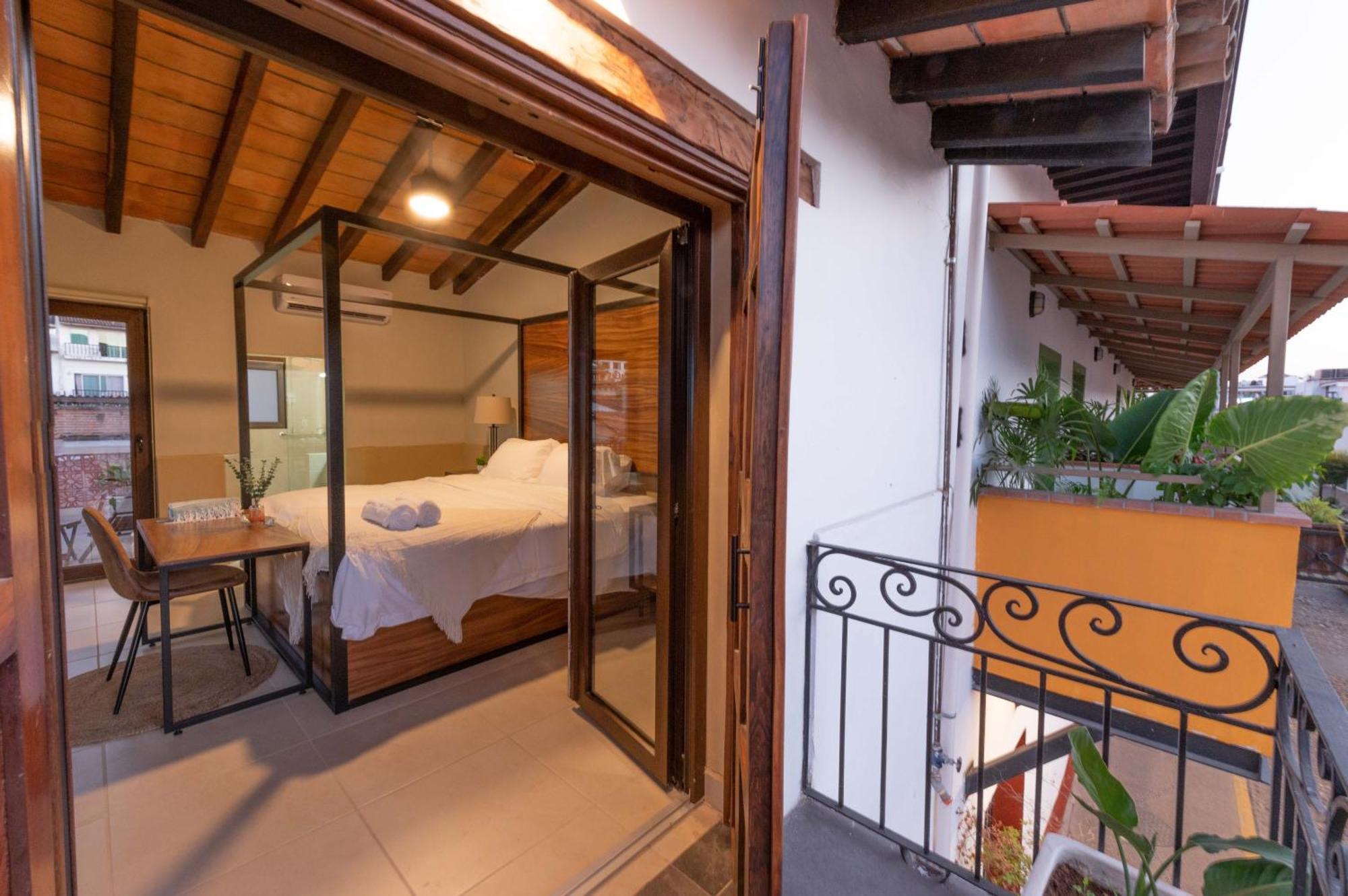 Casa Victoria Malecon - Adults Only Hotel Puerto Vallarta Ngoại thất bức ảnh