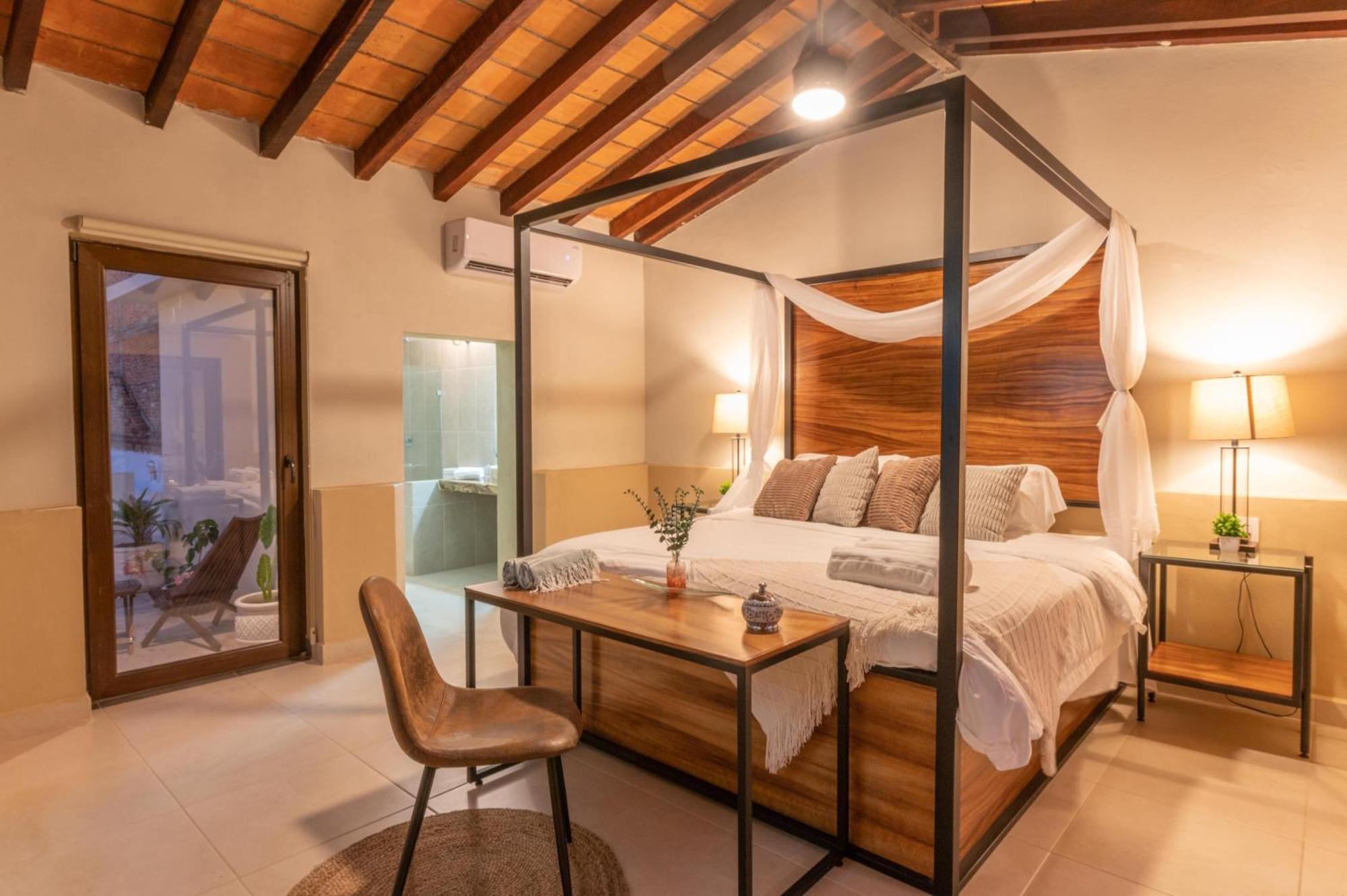 Casa Victoria Malecon - Adults Only Hotel Puerto Vallarta Ngoại thất bức ảnh