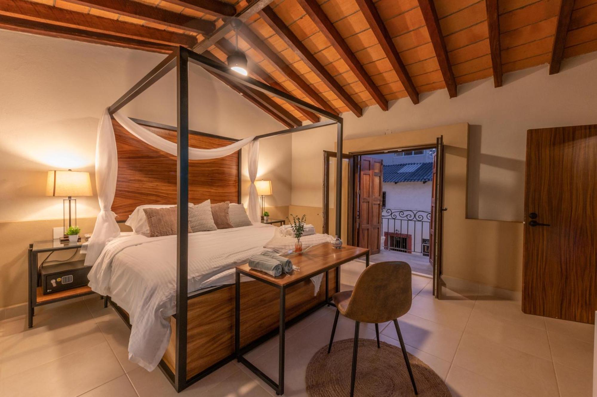 Casa Victoria Malecon - Adults Only Hotel Puerto Vallarta Ngoại thất bức ảnh