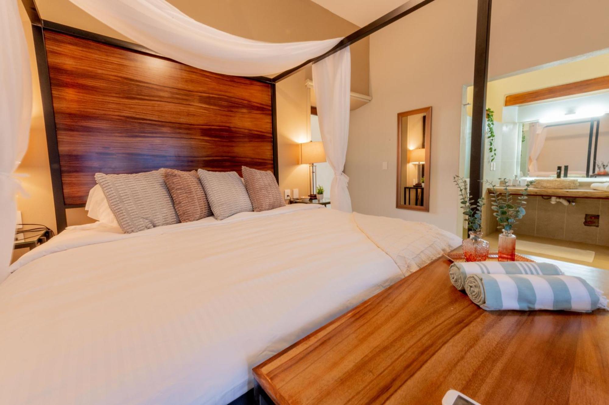 Casa Victoria Malecon - Adults Only Hotel Puerto Vallarta Ngoại thất bức ảnh