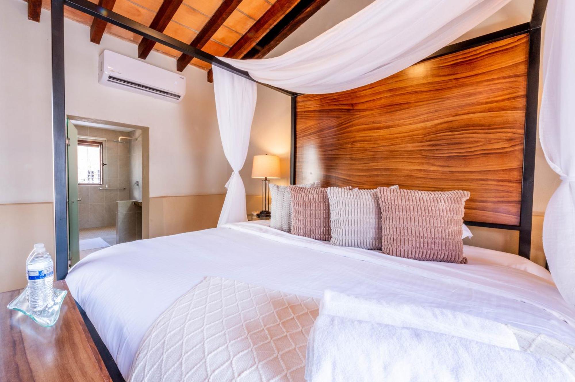 Casa Victoria Malecon - Adults Only Hotel Puerto Vallarta Ngoại thất bức ảnh