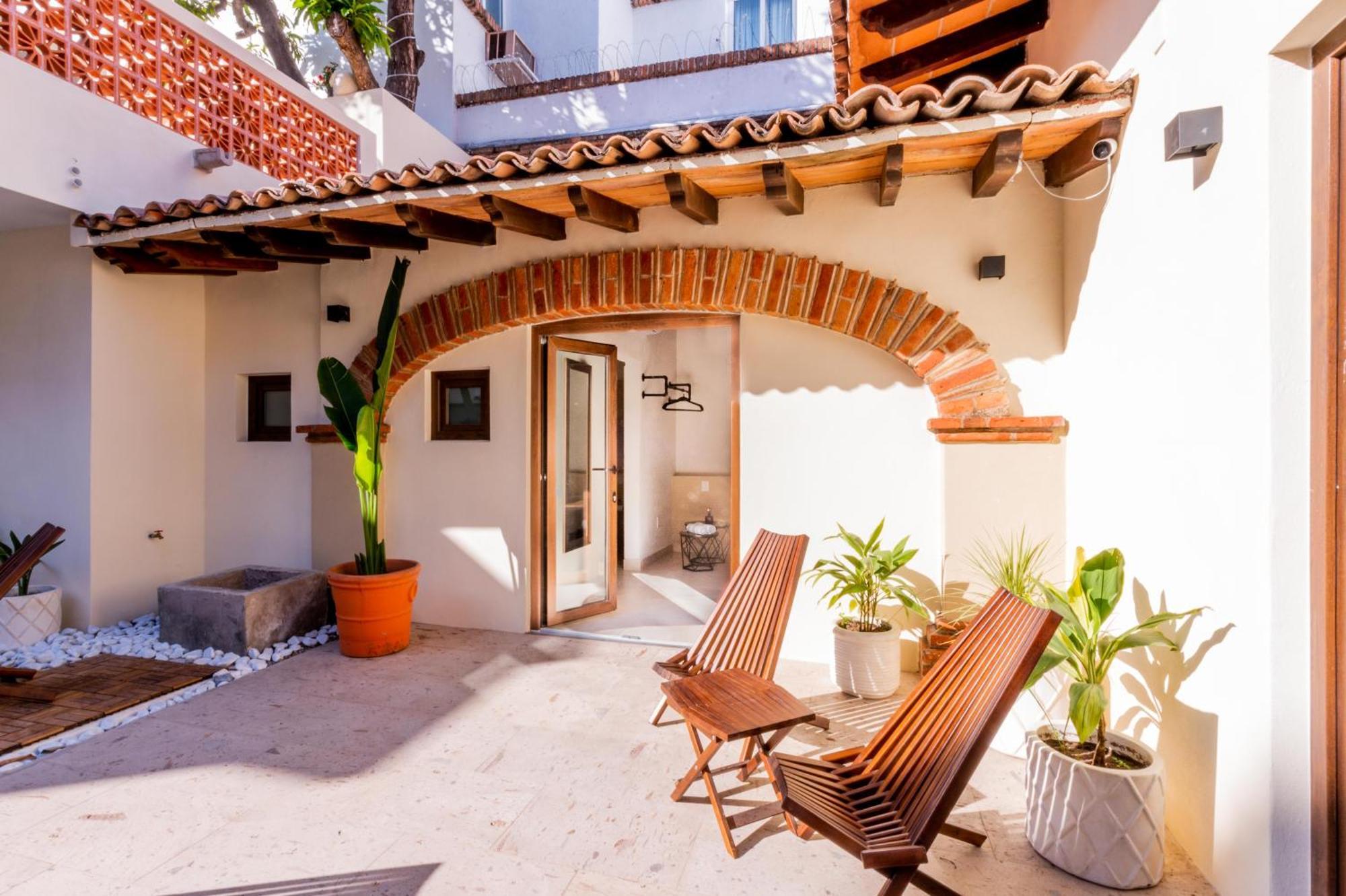 Casa Victoria Malecon - Adults Only Hotel Puerto Vallarta Ngoại thất bức ảnh