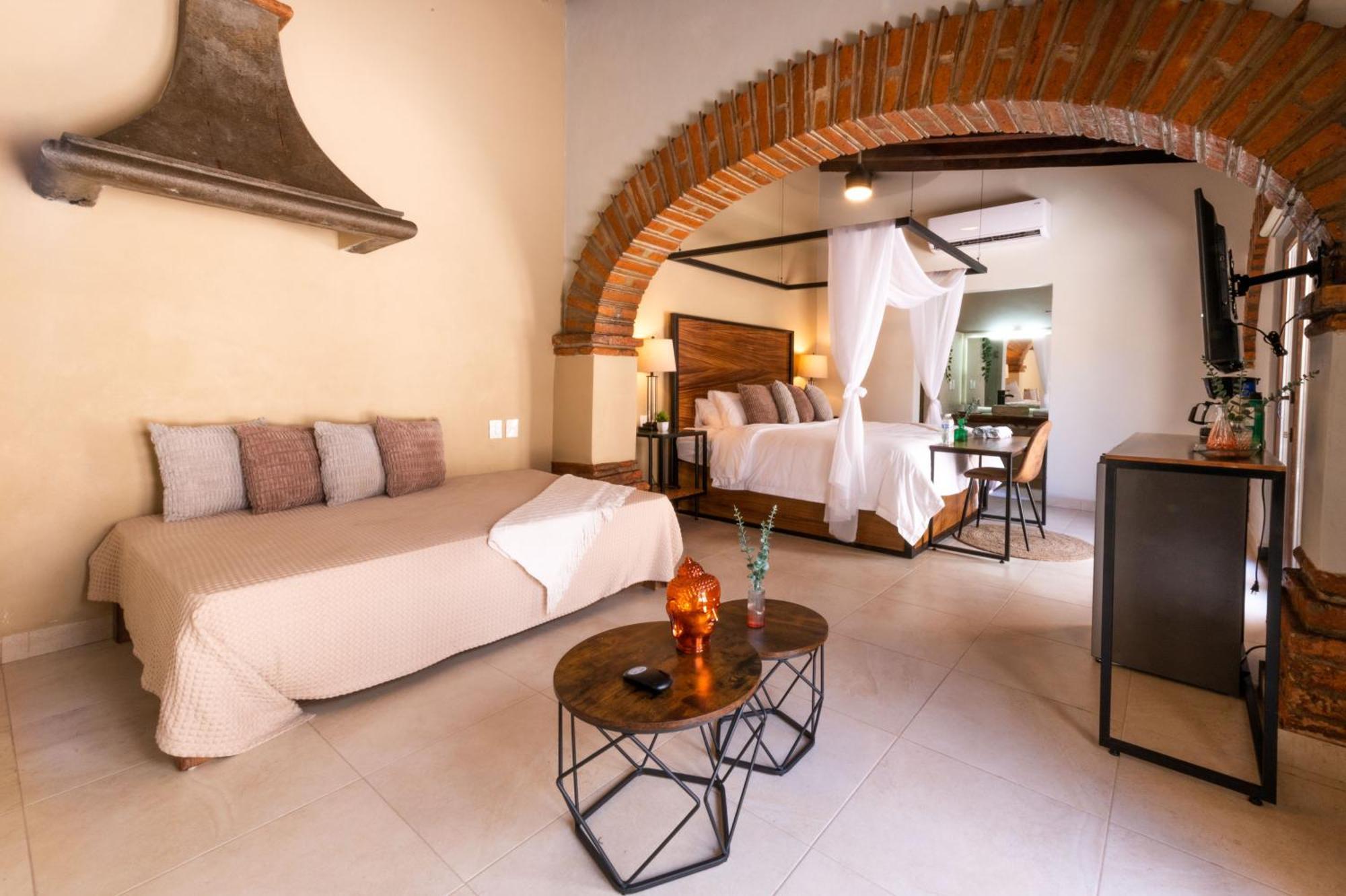 Casa Victoria Malecon - Adults Only Hotel Puerto Vallarta Ngoại thất bức ảnh