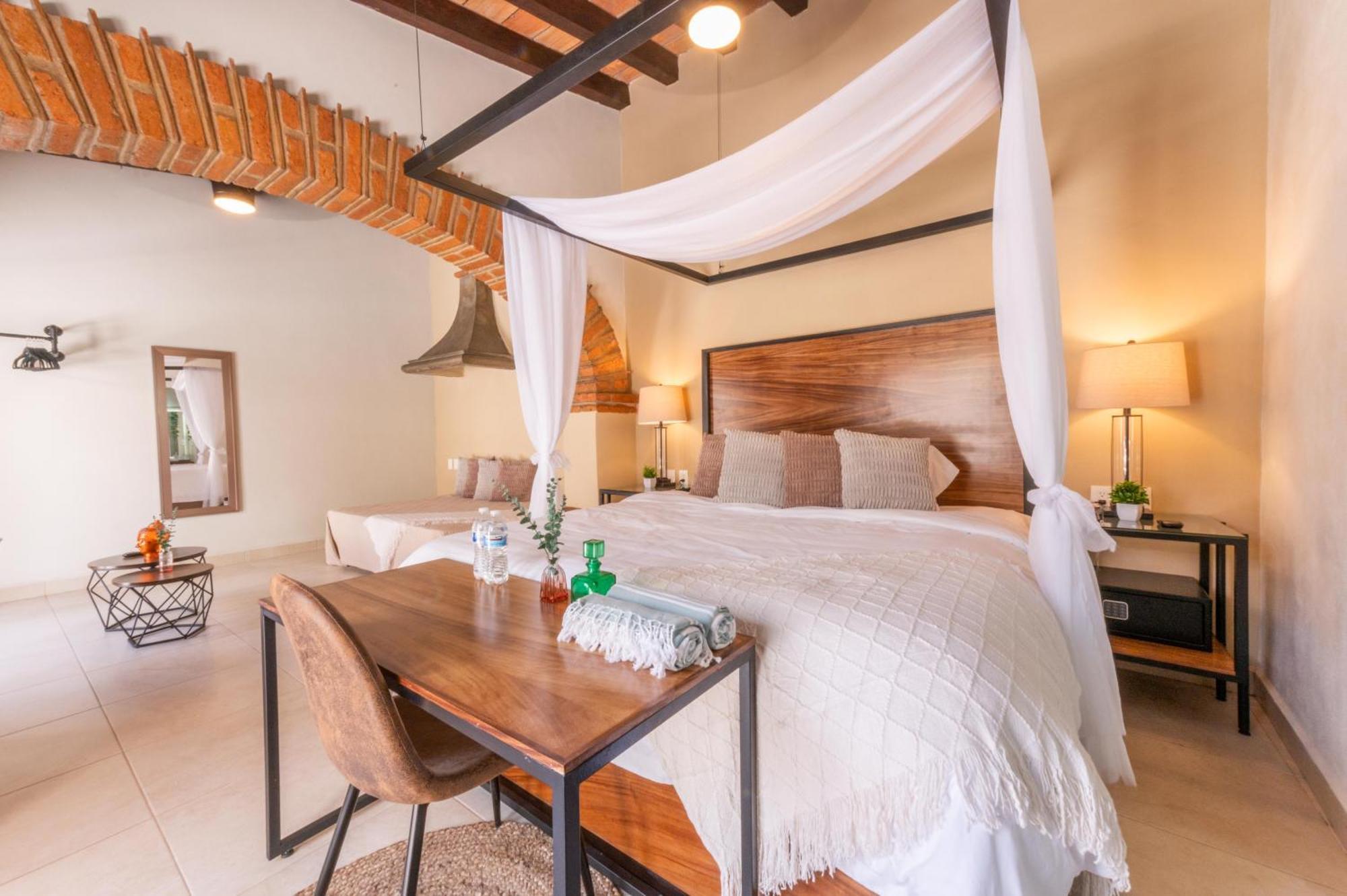 Casa Victoria Malecon - Adults Only Hotel Puerto Vallarta Ngoại thất bức ảnh